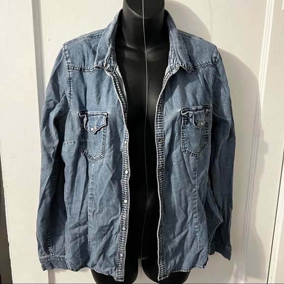 Blue Jean button down 👚 - Picture 2 of 5